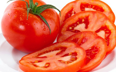 Cách làm trắng da mặt cho nam bằng cà chua