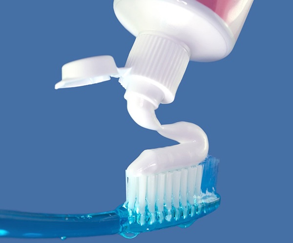 Làm trắng da tại nhà bằng kem đánh răng sau 24h sử dụng