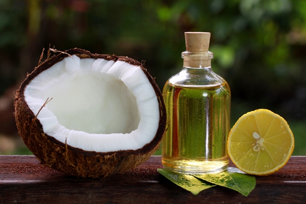 kết hợp giữa dầu dừa và nước chanh